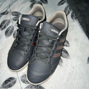 ADDIDAS WOMENS SIZE 8.0